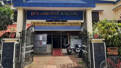 മൂന്നര വർഷം കൊണ്ട് മാന്നാർ പഞ്ചായത്തിൽ വന്നുപോയത് 7 സെക്രട്ടറിമാർ; റോഡ് നിർമാണം ഉൾപ്പെടെ പദ്ധതികൾ അവതാളത്തിൽ