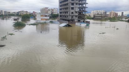 విజయవాడ వాసులూ : సహాయం కోసం ఈ అధికారులను సంప్రదించండి, ఫోన్ నెంబర్లు ఇవే