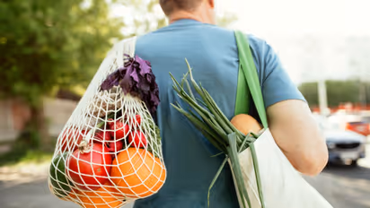 Health Tips: ക്യാന്സര് സാധ്യത കുറയ്ക്കാന് സഹായിക്കുന്ന പഴങ്ങളും പച്ചക്കറികളും