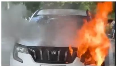 കാര്യം എസ്യുവിയാണ് പക്ഷേ, തീയ്ക്ക് അതറിയില്ലല്ലോ; നോയിഡയില് കത്തിയമർന്ന എസ്യുവിയുടെ വീഡിയോ വൈറൽ