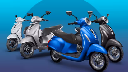 പഴയ മോഡലിനേക്കാൾ  വിലക്കുറവും റേഞ്ച് കൂടുതലും! ബജാജ് ചേതക് ബ്ലൂ 3202 എത്തി