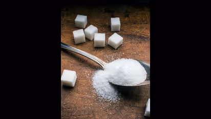 Prevent sugar from getting wet: 5 effective items to use in the container