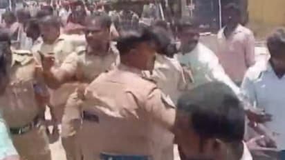 പട്ടാപ്പകൽ വനിതാ ഡിഎസ്പിയുടെ മുടി പിടിച്ച് വലിച്ച് മർദ്ദിച്ച് പ്രതിഷേധക്കാർ, അറസ്റ്റ് - വീഡിയോ