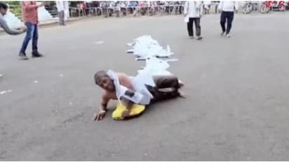 വില്ലേജിൽ 1000 പരാതി നൽകി, രക്ഷയില്ലാതെ പരാതികൾ ഹാരമാക്കി കളക്ടറുടെ ഓഫിസിലേക്ക് 'പ്രദക്ഷിണം', ഉടൻ നടപടി 