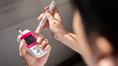 Sugar patients: షుగర్ పేషెంట్స్ చపాతీలో ఈ 3 కలిపి తింటే చాలు.. సూపర్ రిజల్ట్స్!