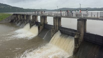 ಯಾದಗಿರಿ: ಭಾರೀ ಮಳೆಗೆ ರೈತರ ಜೀವನಾಡಿ ಹತ್ತಿಕುಣಿ ಡ್ಯಾಂ ಭರ್ತಿ..!