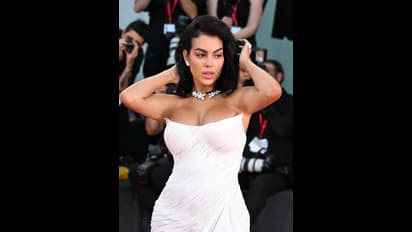 ಹೊಟೇಲ್’ನಲ್ಲಿ ವೈಟರ್ ಆಗಿದ್ದಾಕೆ ಈಗ 100 ಕೋಟಿಯ ಒಡತಿ… ಜಗತ್ಪ್ರಸಿದ್ಧ ಆಟಗಾರನ ಗರ್ಲ್ ಫ್ರೆಂಡ್!