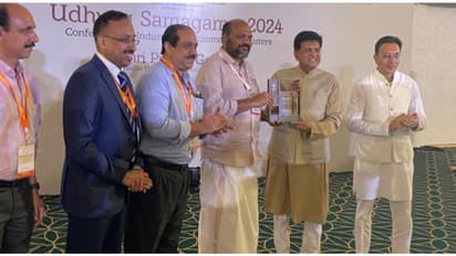 വ്യവസായ, പൗര സേവന പരിഷ്കാരങ്ങളില് മികച്ച റാങ്കിങ് കൈവരിച്ച് കേരളം; മന്ത്രി പി രാജീവ് പുരസ്കാരം ഏറ്റുവാങ്ങി