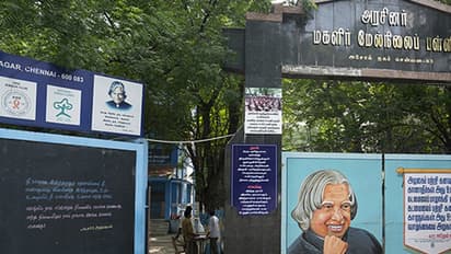 பள்ளிக்கல்வித்துறை போட்ட அதிரடி உத்தரவு! சர்ச்சையால் தூக்கி அடிக்கப்பட்ட தலைமை ஆசிரியர்! நடந்தது என்ன?