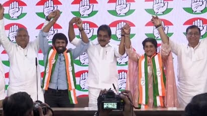 ഇനി രാഷ്ട്രീയ ഗോദയിലേക്ക്; ഗുസ്തി താരങ്ങളായ വിനേഷ് ഫോഗട്ടും ബജ്രംഗ് പൂനിയയും കോണ്ഗ്രസിൽ