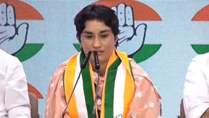 ಕುಸ್ತಿ ಕಣದ ಹೆಣ್ಣು ಹುಲಿ ವಿನೇಶ್ ಪೊಗಾಟ್‌ಗೆ 2000ಕ್ಕೂ ಅಧಿಕ ಮತಗಳಿಂದ ಹಿನ್ನಡೆ