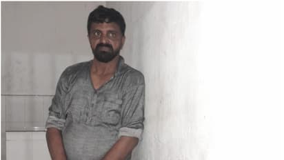 കൊച്ചിയിൽ സ്വകാര്യ ബസിൽ പെൺകുട്ടിയ്ക്കു നേരെ ലൈംഗിക അതിക്രമം; ഹൈസ്കൂൾ അധ്യാപകൻ അറസ്റ്റിൽ