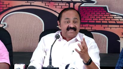 പെരുമാറ്റച്ചട്ടം ലംഘിച്ച് പഞ്ചായത്ത് സെക്രട്ടറിമാർക്ക് സ്ഥലം മാറ്റം; തെരഞ്ഞെടുപ്പ് കമ്മിഷന് പരാതി നൽകി സതീശൻ