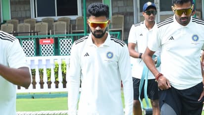 'മഹാരാഷ്ട്രക്കാരുടെ സഞ്ജു സാംസണ്', റുതുരാജിനെ ടെസ്റ്റ് ടീമില് നിന്ന തഴഞ്ഞതിനെതിരെ ആരാധകര്