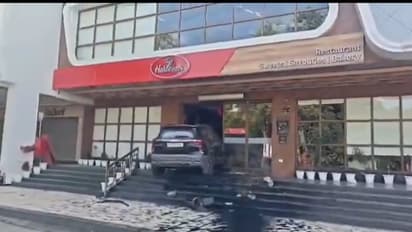 Drunk driver loses control, rams car into Haldiram's restaurant in Agra (WATCH)