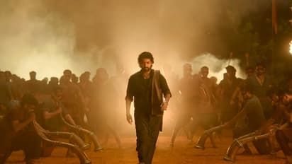 `దేవర` ట్రైలర్లోనే అసలు కథ, కొరటాల శివ రిస్క్ చేస్తున్నాడా? ఎన్టీఆర్ ఫ్యాన్స్ లో ఆందోళన?