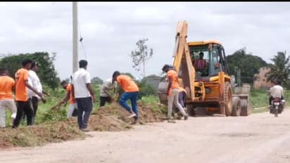 ಗಣೇಶ ವಿಸರ್ಜನೆ ವೇಳೆ ಡಿಜೆ ಬಳಕೆ ಮಾಡದೆ ಅದೇ ಹಣದಿಂದ ರಸ್ತೆ ರಿಪೇರಿ ಕಿನ್ನಾಳ ಗ್ರಾಮಸ್ಥರು!