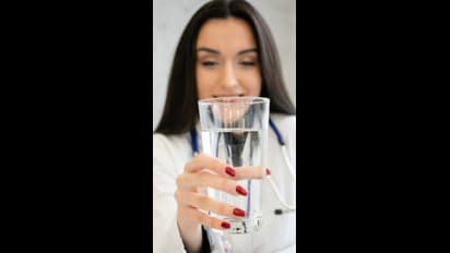 தண்ணீர் குறைவாக குடித்தால் உடல் எடை அதிகரிக்குமா? நிபுணர்கள் பதில்!