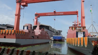 നാവിക സേനക്ക് ശക്തി പകരാൻ കരുത്തര്; രണ്ട് അന്തർവാഹിനി ആക്രമണ പ്രതിരോധ കപ്പലുകൾകൂടി കൊച്ചിയിൽ നീറ്റിലിറക്കി