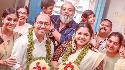 'വിശേഷം' ഒടിടിയില് എത്തി; സ്ട്രീമിംഗ് രണ്ട് പ്ലാറ്റ്ഫോമുകളില്