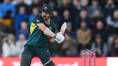 15ൽ നിന്ന് 51ല് എത്തിയത് വെറും 7 പന്തില്; സാം കറനെ തൂക്കിയടിച്ച് ട്രാവിസ് ഹെഡ്