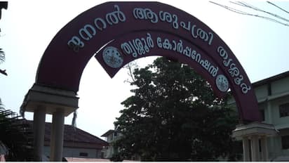 പത്തിൽ അഞ്ച് മെഷീനുകൾ നിലച്ചതോടെ ഡയാലിസിസ് വെട്ടിക്കുറച്ചു, ഉപരോധ സമരവുമായി രോഗികൾ