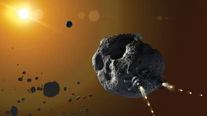 ഭൂമിയില്‍ പതിച്ചാല്‍ ചിന്തിക്കാന്‍ വയ്യ; ഭീമന്‍ ഛിന്നഗ്രഹം പാഞ്ഞടുക്കുന്നു- മുന്നറിയിപ്പ്