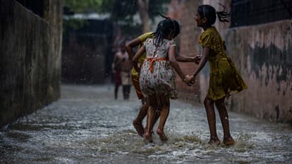 Weather update: Delhi braces for light showers today; IMD alerts heavy rain in Jharkhand, Bengal