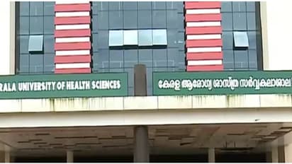 'കേരള' സർട്ടിഫിക്കറ്റ് സ്വന്തമായുണ്ടാക്കി, ഗുജറാത്തിൽ ജോലിയും നേടി; വെരിഫിക്കേഷൻ 'പണിയായി', മുൻകൂർ ജാമ്യമില്ല