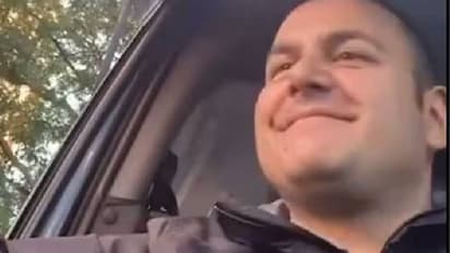 ആ പണം വേണ്ട, കുട്ടിക്ക് കളിപ്പാട്ടം വാങ്ങിക്കോളൂ; കുഞ്ഞുമായി ആശുപത്രിയിലേക്ക്, ടാക്സി ചാർജ്ജ് വാങ്ങാതെ യുവാവ്