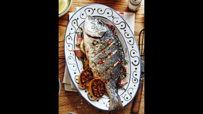 கொலஸ்ட்ரால் குறையணுமா? அப்படின்னா இந்த 5 வகை மீன்களை சாப்பிடுங்க!!