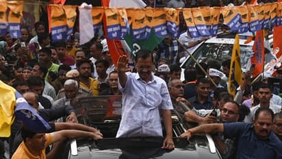 AAP welcomes Arvind Kejriwal by bursting firecrackers, Internet calls 'hypocrisy,' reminds of 'ban' (WATCH)