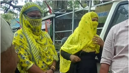 റെയിൽവേ സ്റ്റേഷൻ പരിസരത്ത് 2 സ്ത്രീകൾ, പൊലീസിന് സംശയം, ചോദ്യംചെയ്തു, പൊക്കിയത് 12 കിലോ കഞ്ചാവ്