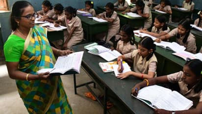 என்னது பி.எட் படிக்காமலே ஒருவர் டீச்சர் ஆகலாமா? ஆகலாம்.. எப்படினு உங்களுக்கு தெரியுமா?