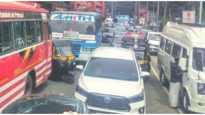 ഓണക്കാലത്ത് വണ്ടിയുമായി പുറത്ത് ഇറങ്ങുന്നവരെ, ഇക്കാര്യം ശ്രദ്ധിച്ചേ മതിയാകൂ...; എംവിഡി നിർദേശങ്ങൾ ഇങ്ങനെ