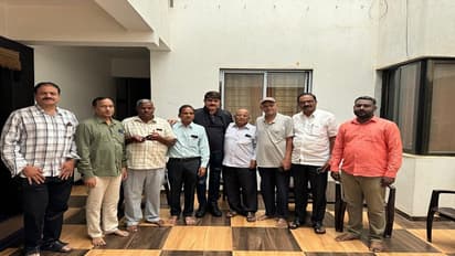 ಧಾರವಾಡಕ್ಕೆ ಬಂದ ತೆಲುಗು ಖ್ಯಾತ ನಟ, ಕನ್ನಡಿಗ ಶ್ರೀಕಾಂತ: ಗೆಳೆಯನ ಮನೆಯಲ್ಲಿ ಉಪಹಾರ ಸೇವನೆ..!