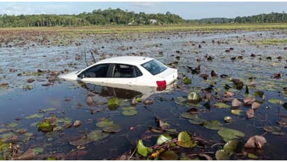 തിരുവോണ ദിനത്തിൽ അപകടം, പാമ്പാടി സ്വദേശികളുടെ കാർ പാടശേഖരത്തിലേക്ക് മറിഞ്ഞു; യാത്രക്കാർ രക്ഷപ്പെട്ടു
