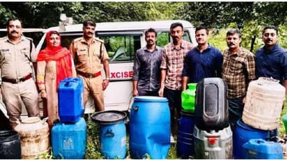 മലപ്പുറം കാഞ്ഞിരപ്പുഴയുടെ തുരുത്തിൽ അഞ്ച് സ്ഥലങ്ങളിലായി ഒളിപ്പിച്ച നിലയിൽ കണ്ടെത്തിയത് 810 ലിറ്റർ വാഷ്