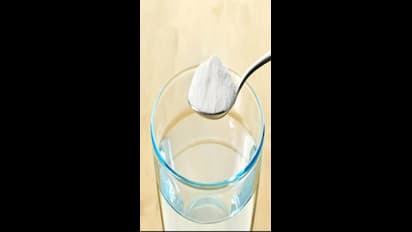 பேக்கிங் சோடாவை தண்ணீரில் கலந்து குடித்தால் 'இத்தனை' பிரச்சினை தீருமா?