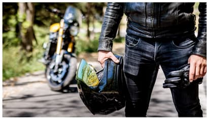 റീല്‍സിനും ഷോട്ട്സിനുമായി ഹെല്‍മറ്റിൽ കാമറ ഘടിപ്പിച്ചു; കാമറ പരിശോധിച്ച് പോലീസ് ചാര്‍ത്തിയത് 86 കുറ്റങ്ങൾ