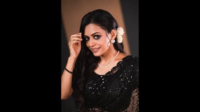 ಮಮ್ಮಿ ಆದ್ರೂ ಡುಮ್ಮಿ ಆಗಿಲ್ವಲ್ಲ?; 'ಕೆಂಡಸಂಪಿಗೆ' ಸಾಧನಾ ಫಿಟ್ನೆಸ್‌ ನೋಡಿ ಕಾಲೆಳೆದ ನೆಟ್ಟಿಗರು!