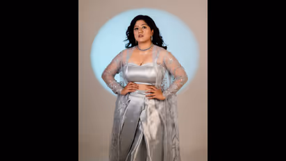 ಸ್ಯಾಟಿನ್ ಡ್ರೆಸ್ ಧರಿಸಿ ಸಖತ್ ಸ್ಟೈಲಿಶ್ ಪೋಸ್ ಕೊಟ್ಟ ಮೇಘನಾ… ಮಿಸ್ ಯು ಸುಂದರಿ ಅಂತಿದ್ದಾರೆ ಫ್ಯಾನ್ಸ್