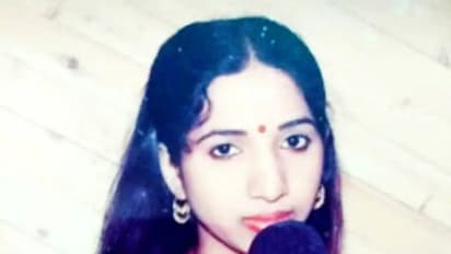 14 வயதில் பாடகி... திருமணம் செய்துகொள்ளாமல் 37 வயதில் உயிரிழந்த சுவர்ணலதா பற்றிய அரிய தகவல்கள்!