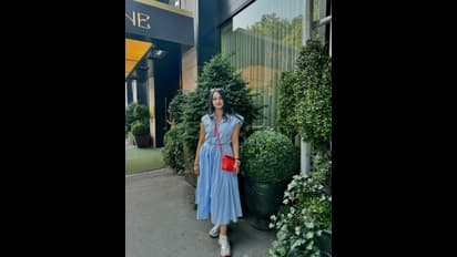 ವಿದೇಶದಲ್ಲಿ ಅಪ್ಪ-ಅಮ್ಮನ ಜೊತೆ ಐಶ್ವರ್ಯ ಡಿಕೆಎಸ್ ಹೆಗ್ಡೆ …. ಇಲ್ಲೂ ಗಂಡ ಮಿಸ್ಸಿಂಗ್ 