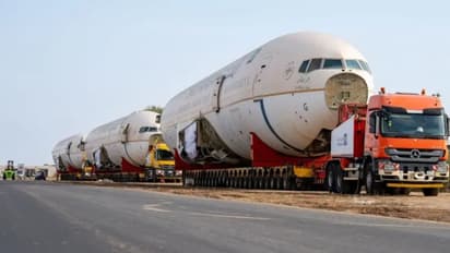 1,000 കിലോമീറ്ററിലേറെ കരമാർഗം മൂന്ന് കൂറ്റൻ ബോയിങ് വിമാനങ്ങൾ; തകരില്ല, പൊട്ടിപൊളിയില്ല, ഇത് സൗദിയിലെ റോഡ്!