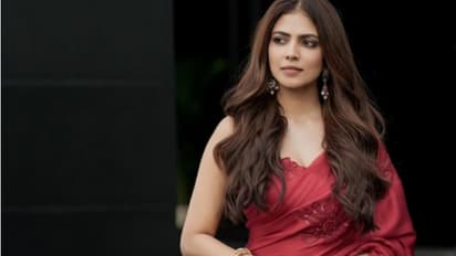 മാളവിക മോഹനന്റെ തല്ല് കൊണ്ട് തന്റെ 'താടിയെല്ല് പൊട്ടി'യെന്ന് നായകൻ