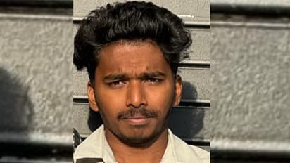 റോഡിലെ കോൺക്രീറ്റ് പാളിയിൽ തട്ടി നിയന്ത്രണം വിട്ട് ലോറിയിലിടിച്ചു; പരിക്കേറ്റ ബൈക്ക് യാത്രികൻ മരിച്ചു