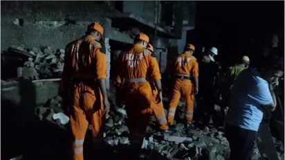 ഫിറോസാബാദിൽ പടക്കനിർമ്മാണ ശാലയിലുണ്ടായ സ്ഫോടനം; 4 പേർക്ക് ദാരുണാന്ത്യം, രക്ഷാപ്രവർത്തനം തുടരുന്നു