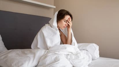 भरपूर नींद के बावजूद सुबह क्यों लगती है थकान? जानें वजह और समाधान