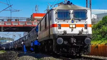 Cash Limit In Indian Railways : ரயில் பயணத்தில் எவ்வளவு பணம் எடுத்துச்செல்லாம்? லிமிட் இருக்கா?